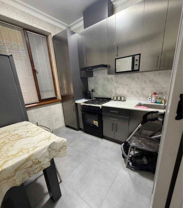 pushkin metro yonida