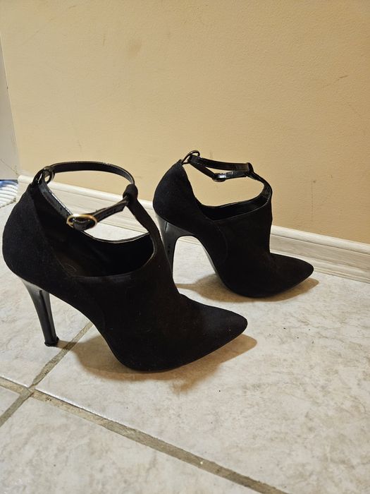 Обувки на висок ток