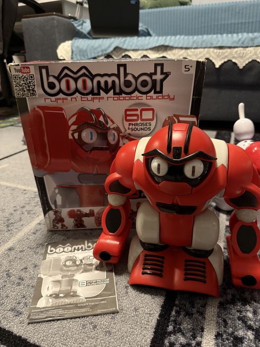 Интерактивни играчки роботи и едно Furby boom