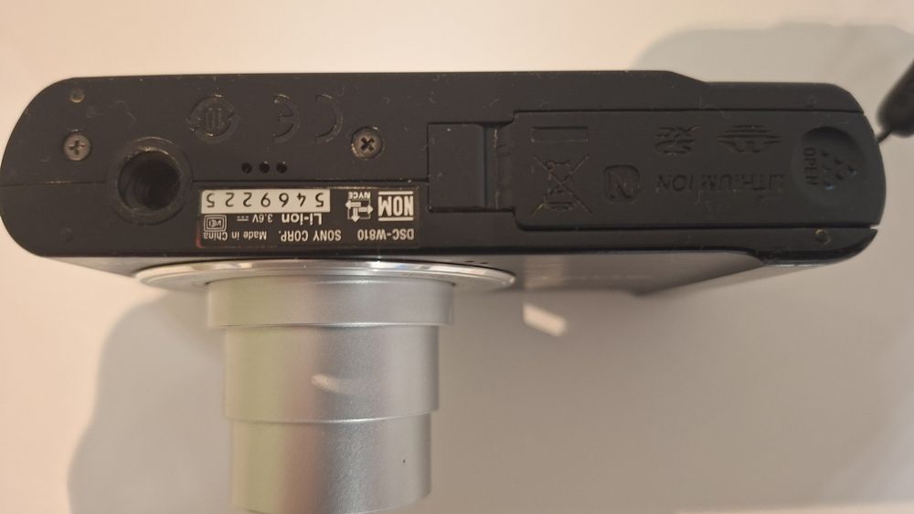 цифров фотоапарат Sony DSC-W810+резервна батерия