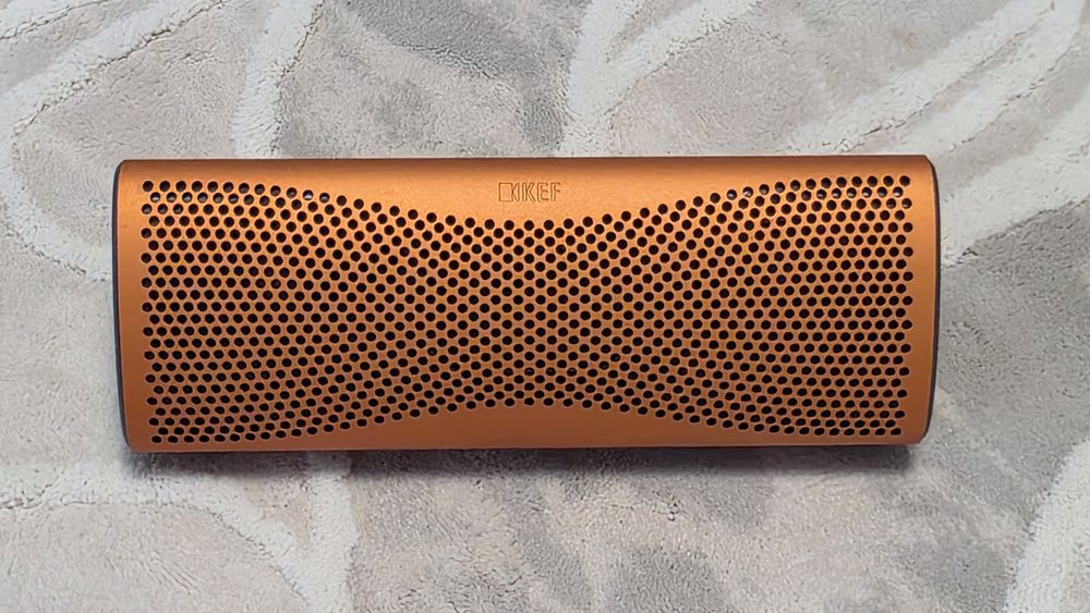 Vând boxa KEF Muo wireless portabila.