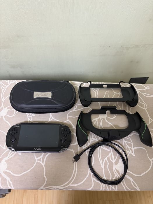 Продам PS Vita PCH-1008