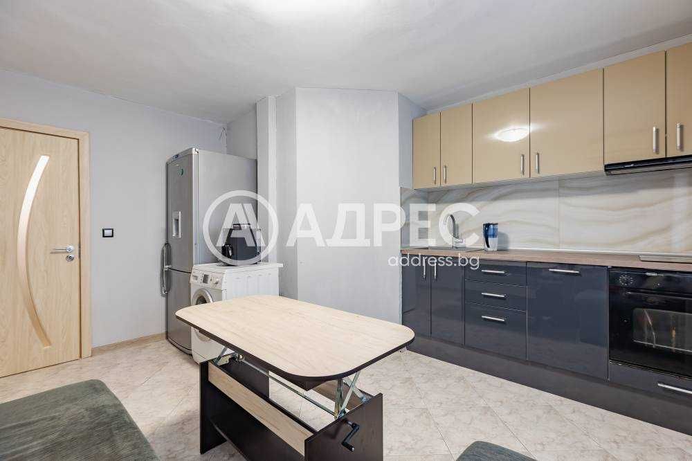 Тристаен апартамент, кв. Колхозен пазар, гр. Варна