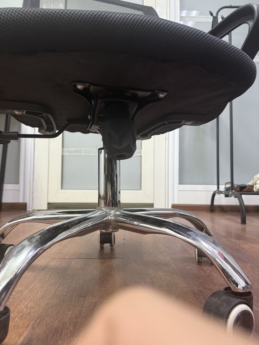 Офисный стул , черный