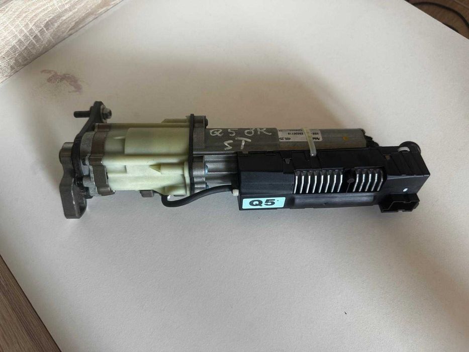 Motoras haion electric stanga Audi Q5 8R cod 8R0827851B