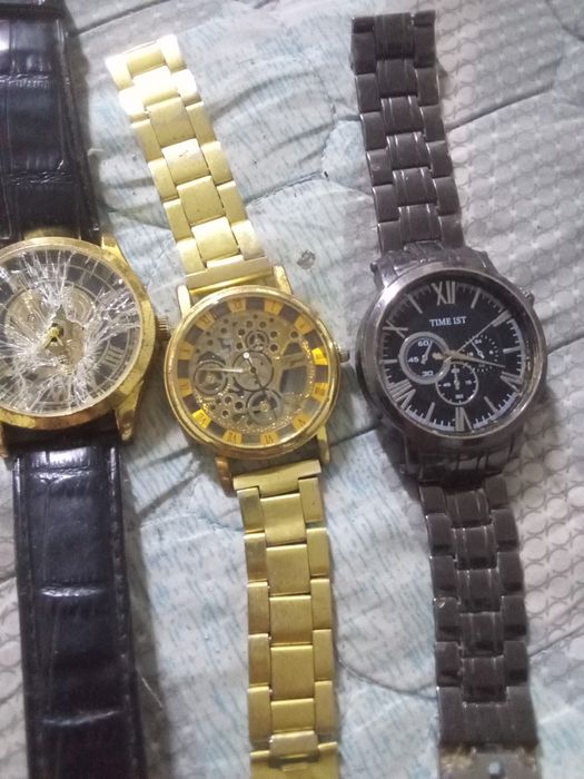 Продам часы на запчасти