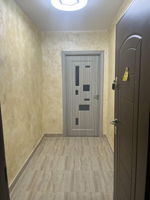 Proprietar inchiriez apartament 2 camere central recent renovat,nou