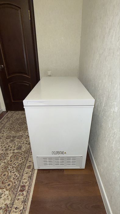 Морозильник Hisense  249 л белый