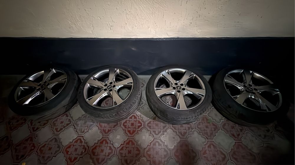 Продаю диски с шинами R22