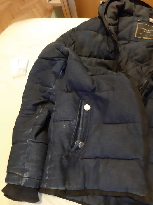 Geaca ZARA de iarna, stare buna, cu fermoarele originale, functionale.