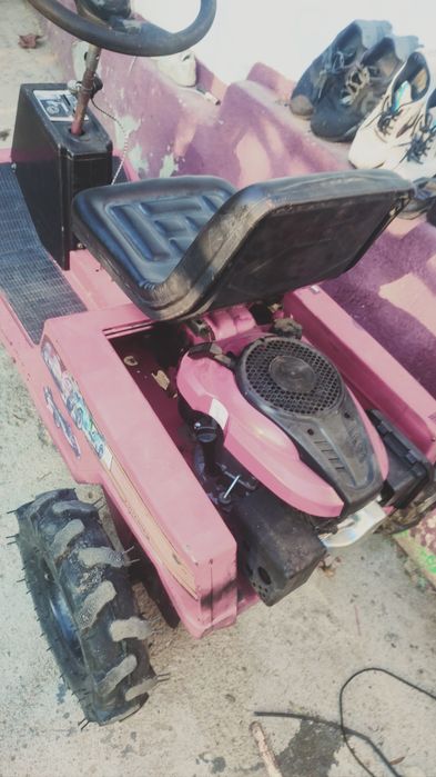Vând tractoraș de gazon sau schimb cu ATV