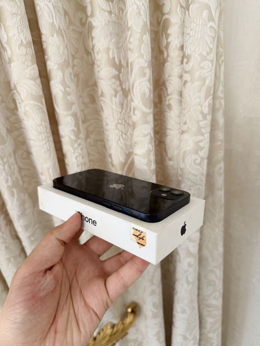 iPhone 12/128Gb - В отличном состоянии
