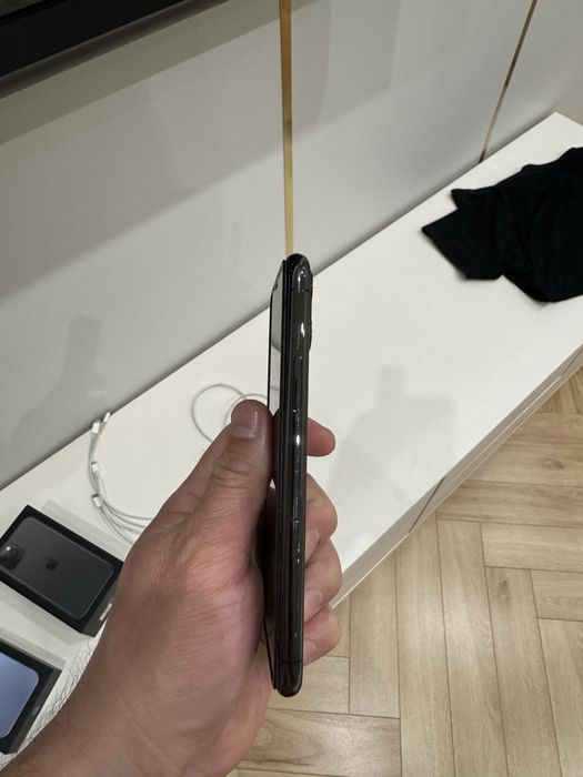 Продам Iphone 11 pro 64г