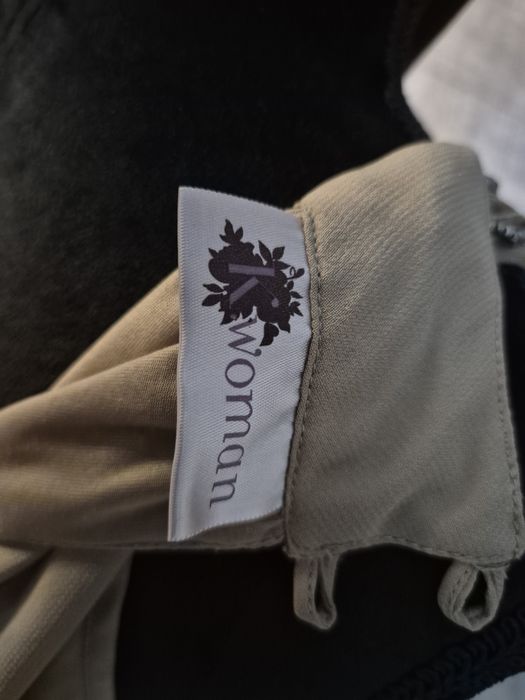Rochie K Woman bej/kaki cu decolteu bijuterie, brodat cu mărgele și paiete – mărime 42