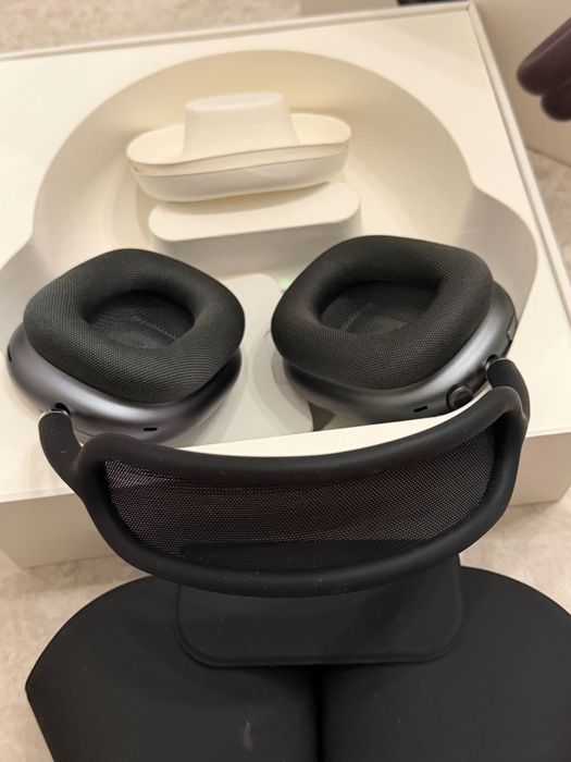 Apple AirPods Max — Black