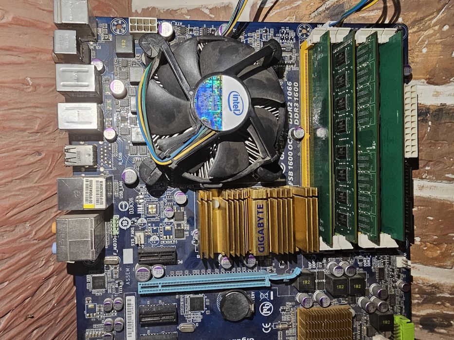 плата на 775 с процессором dial core e5500