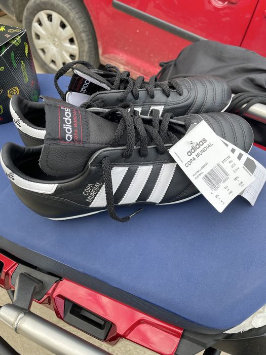 Ghete fotbal Adidas mondial noi 38.5