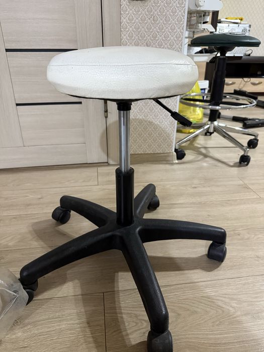 стульчик косметолога