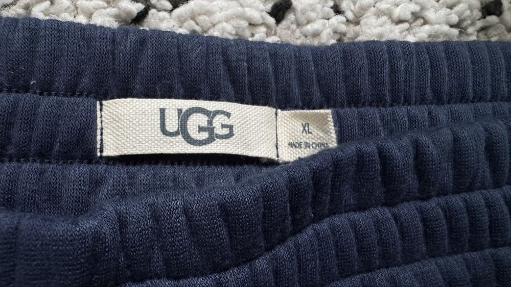 Ново дамско долнище Ugg размер XL