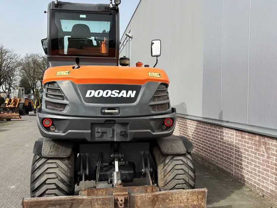 Колесный экскаватор Doosan DX57 W-5