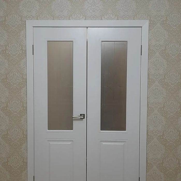 Обой ламинат  двери