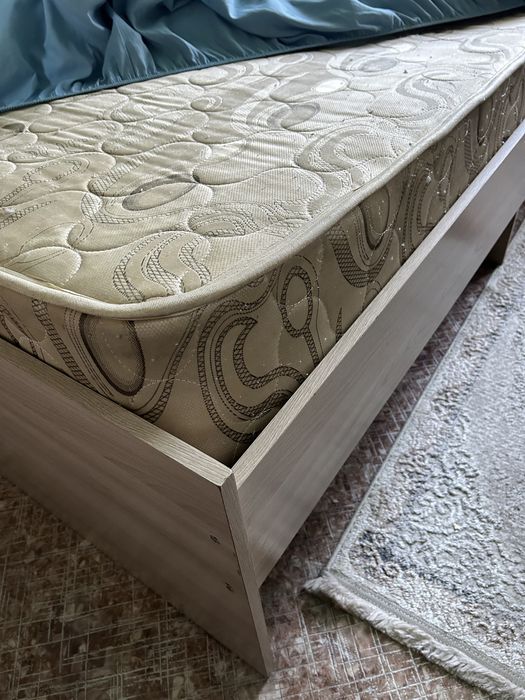Продам двухспальную кровать
