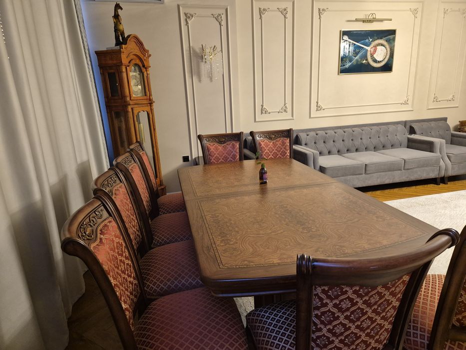 Продам Стол со стульями для зала