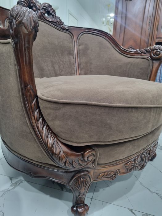 Два дивана и кресло (Италия).