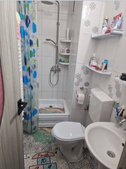 Apartament cu 4 camere de vânzare în Mizil jud Prahova.
