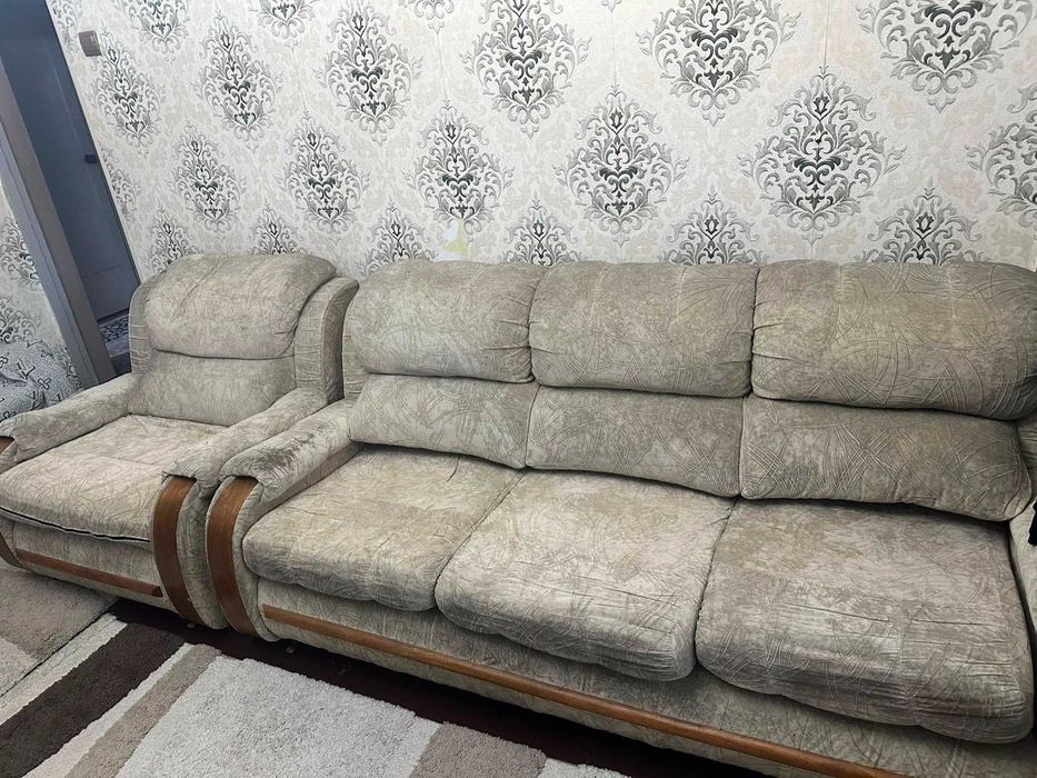 Продам мягкую мебель б/у 3+2+1