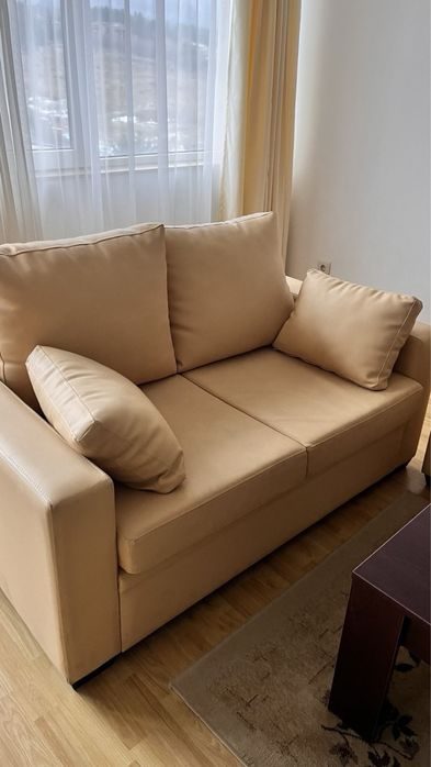 Кожен диван, столове и маси