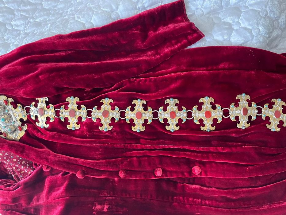 Күміс белдік сердолик тастарымен