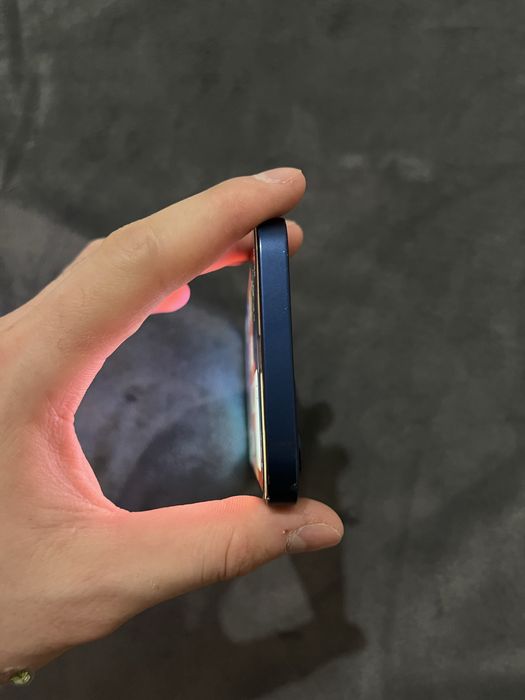 Продам Iphone 12