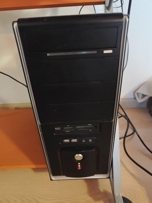 Компютър с монитор