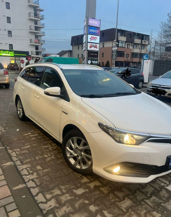 Închiriez auto Toyota Auris pentru UBER/BOLT