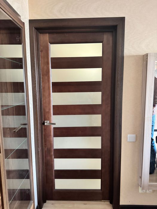 Двери межкомнатные б/у