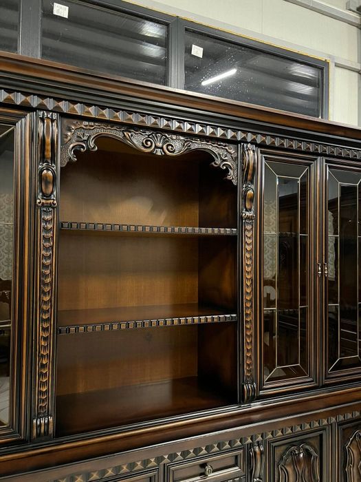 VÂND Vitrină/Bibliotecă din lemn masiv complet restaurată  în stare impecabilă