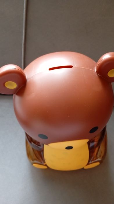 Голяма пластмасова касичка