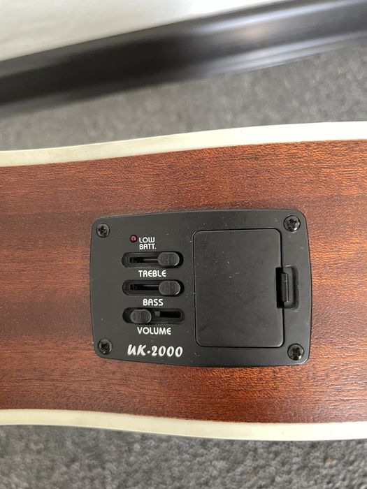 Продам укулеле баритон