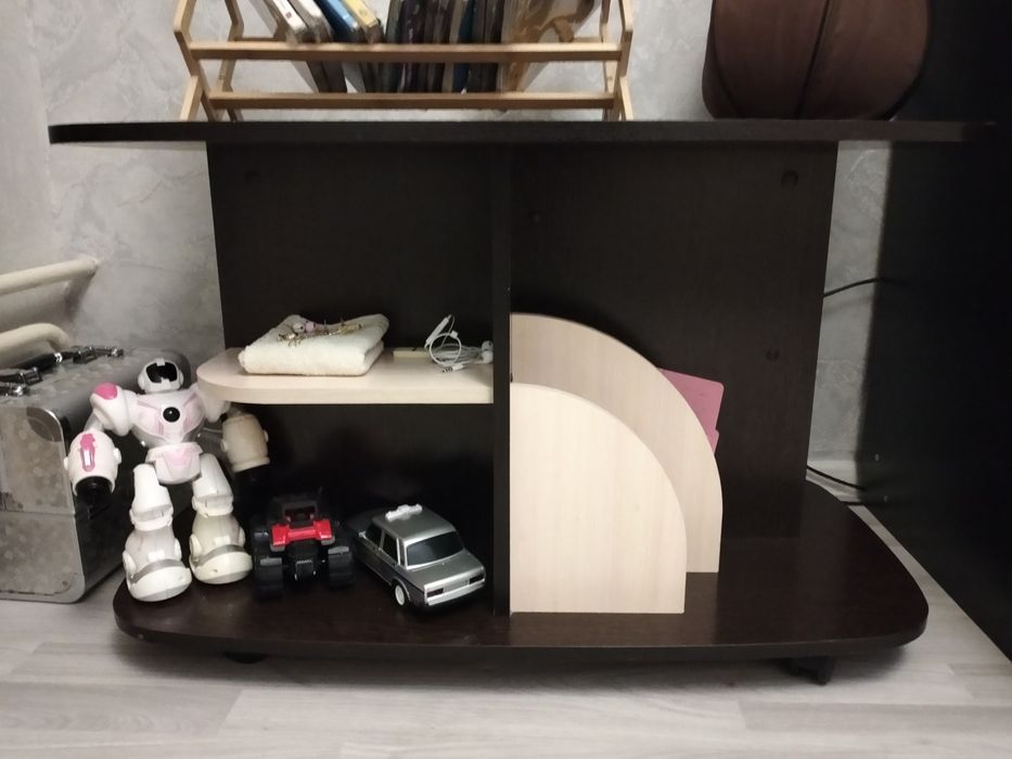 Деревянная подставка под телевизор