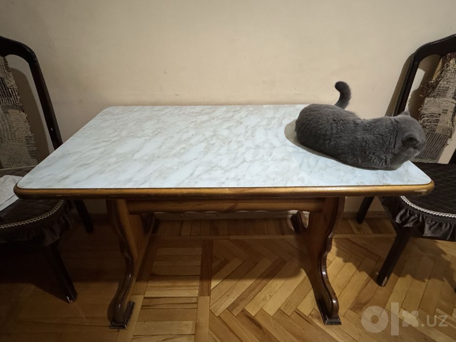 Стол обеденный из дерева