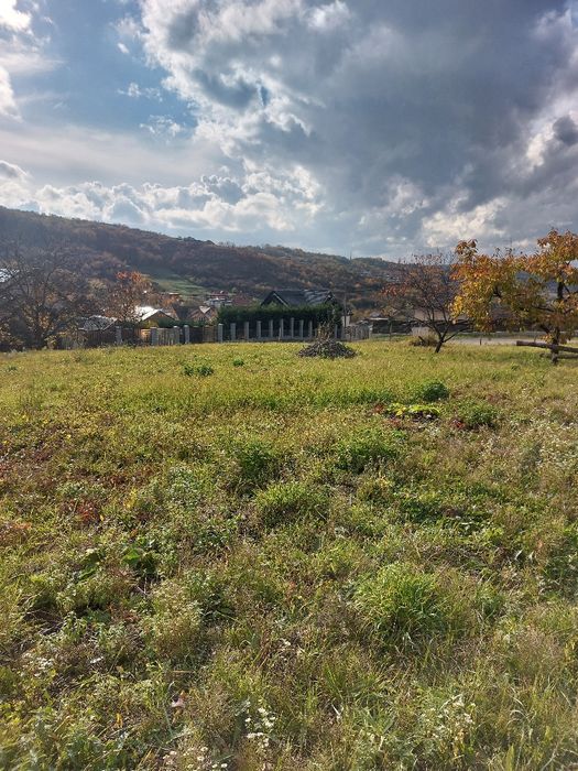 Teren intravilan front 100 m