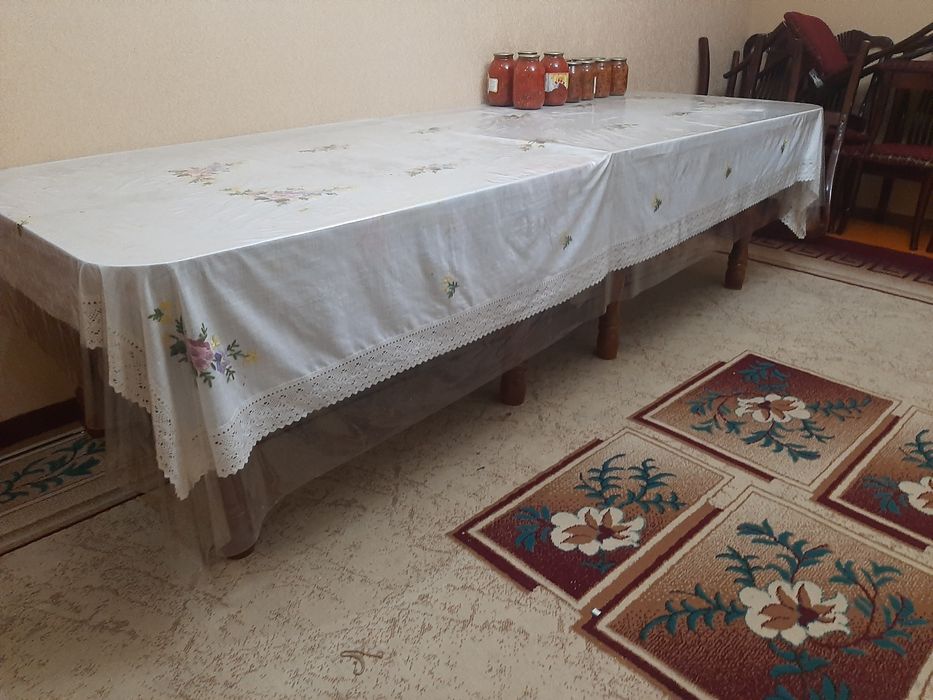 Стол для гостиной