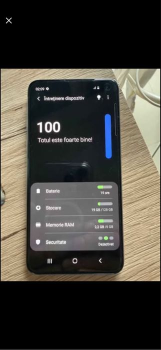 Samsung S10 128 GB cu 6 GB Ram fara bourne ecran fisurat spate in poza