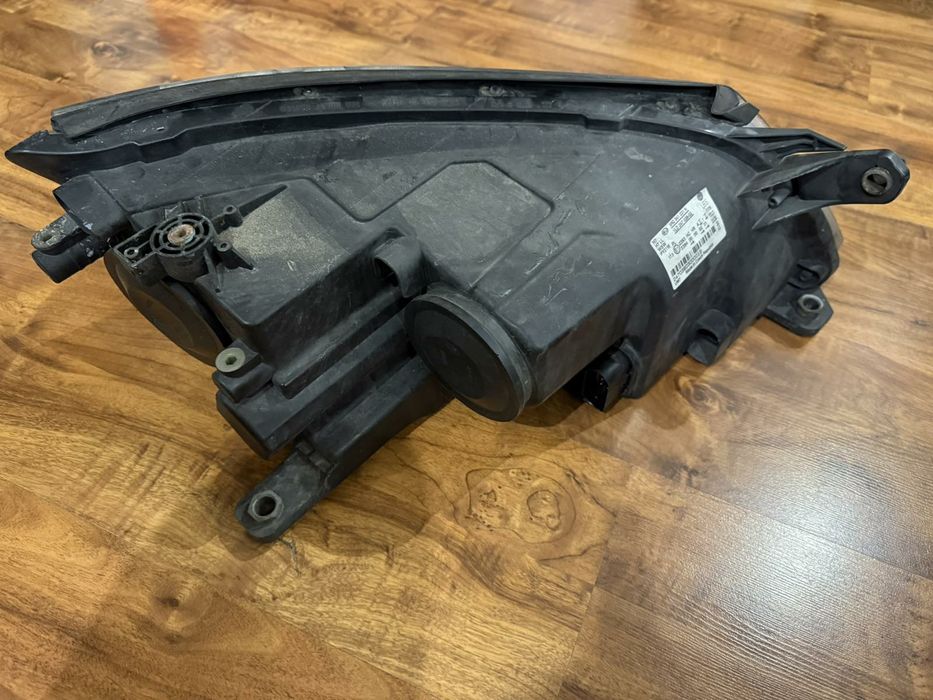 Ляв фар за Фолцваген Тигуан 2012г