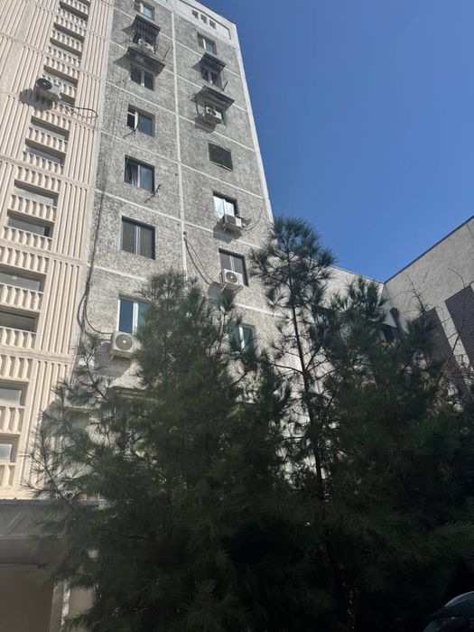 Яккасарой туманида 5 хонали уй сотилади.