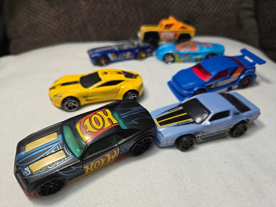 Лот колички Hot Wheels 7бр за 30лв.