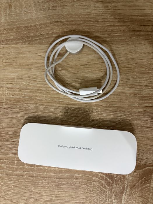 Зарядно за apple watch оригинални !