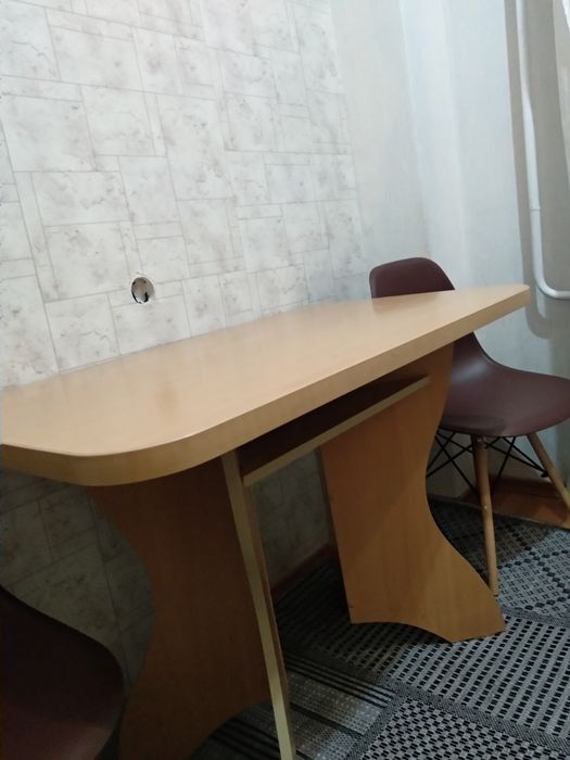 Стол для кухни..