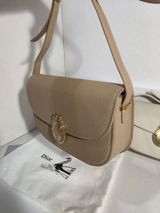 Налична чанта Dior Médaillon Beige